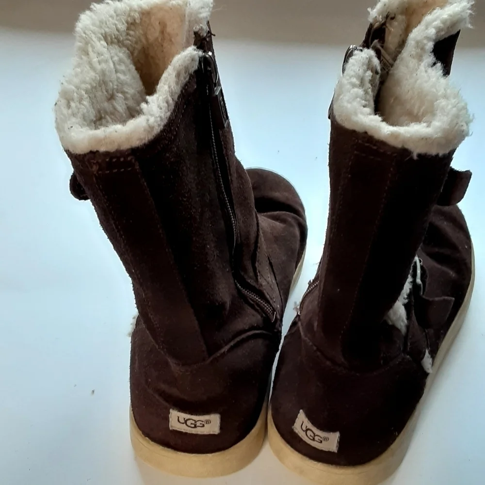 Ugg double buckel boots sz 5